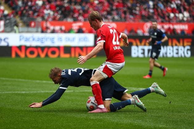 04.10.2025, xmohx, Fussball 2.Bundesliga, 1.FC Kaiserslautern - VfL Bochum v.l. Leandro Morgalla (VfL Bochum) Mika Haas (1. FC Kaiserslautern) Zweikampf, Aktion, action, battle for the ball (DFL DFB REGULATIONS PROHIBIT ANY USE OF PHOTOGRAPHS as IMAGE SEQUENCES and or QUASI-VIDEO) Kaiserslautern