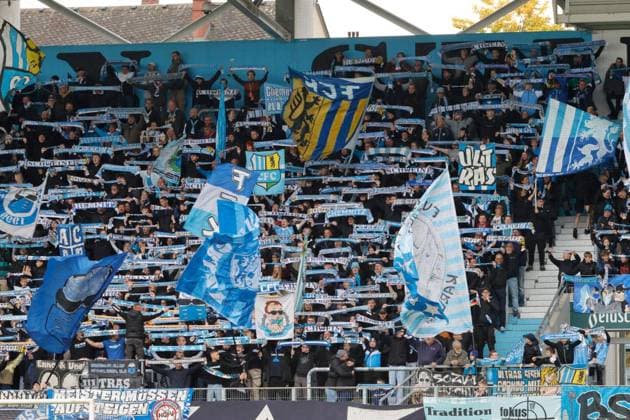 CFC vs FC Eilenburg 04.10.2025, Chemnitz, eins Stadion- An der Gellertstrasse, Fussball, Regionalliga Nordost, Saison 2025 2026, 11. Spieltag, CFC, CFC vs FC Eilenburg Fans in der Chemnitzer Südkurve Chemnitz Sachsen BRD