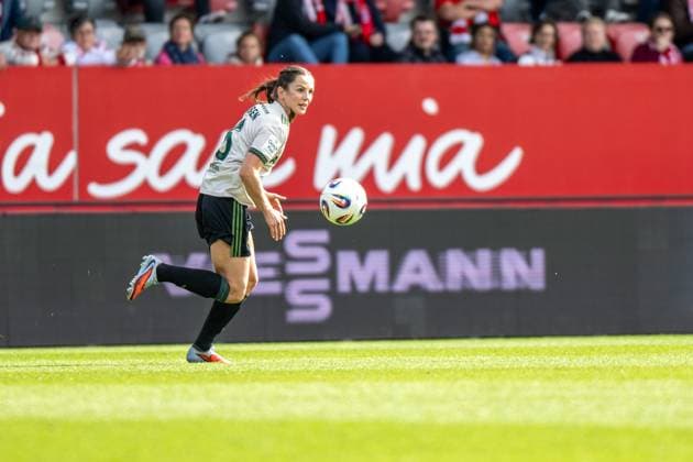 Tuva Hansen 6 (FC Bayern Muenchen Frauen), FC Bayern Frauen Muenchen - SV Werder Bremen, Google Pixel Frauenbundesliga, 5. Spieltag, 04.10.25 DFB regulations prohibit any use of photographs as image sequences and or quasi-video. (kolbert-press) Muenchen Bayern Deutschland
