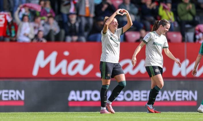 DEU, München, FC Bayern München vs Werder Bremen, Google Pixel Frauen Bundesliga, DFB, Saison 2526, FC Bayern Campus, 5. Spieltag im Bild: Arianna Caruso (Bayern München 27) erzielt das Tor zum 1:0, Jubel mit Tuva Hansen (Bayern München 6) und einem Herz DFB DFL REGULATIONS PROHIBIT ANY USE OF PHOTOGRAPHS AS IMAGE SEQUENCES AND OR QUASI-VIDEO, 04.10.2025, Copyright: HMBxMedia HendrikxHamelau