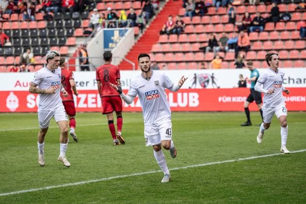 Fussball, Saison 2025 2026, 3. Liga, Audi-Sportpark Ingolstadt, 10. Spieltag, FC Ingolstadt - SSV Ulm 1846 Fußball, 04.10.2025 04.10.2025, Fussball, Saison 2025 2026, 3. Liga, Audi-Sportpark Ingolstadt, 10. Spieltag, FC Ingolstadt - SSV Ulm 1846 Fußball, Torjubel Jubel Freude nach Treffer Tor Torschuss zum 1:1 vom Elfmeterpunkt durch 43 Leon Dajaku (SSV Ulm 1846 Fußball) Foto: Lucca Fundel Ingolstadt Audi-Sportpark Bayern Deutschland