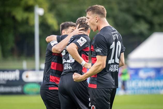 3. Liga: FC Viktoria Köln - TSV Havelse, 04.10.2025 Jubel zum 2:0 durch David Otto (Viktoria Köln, 10) ; Köln, 4.10.2025, 10. Spieltag der 3. Fußball-Liga, FC Viktoria Köln - TSV Havelse im Sportpark Hoehenberg in Köln. Die DFL-Bestimmungen verbieten die Verwendung von Fotografien als Bildsequenzen und oder Quasi-Videos. Copyright: xBEAUTIFULxSPORTS LeahxKohringx