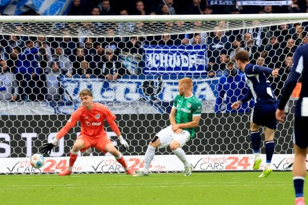 DEU, DFL, 2. FBL, Hertha BSC vs. Preussen Muenster, 04.10.2025, Berliner Olympiastadion, Berlin, DEU, DFL, 2. FBL, Hertha BSC vs. Preussen Muenster, im Bild 2:0 durch Sebastian Groenning (Hertha BSC Berlin 17), Johannes Schenk (Preussen Muenster 1), Mikkel Kirkeskov (Preussen Muenster 2) DFL - regulations prohibit any use of Photographs as image sequences and or quasi-video