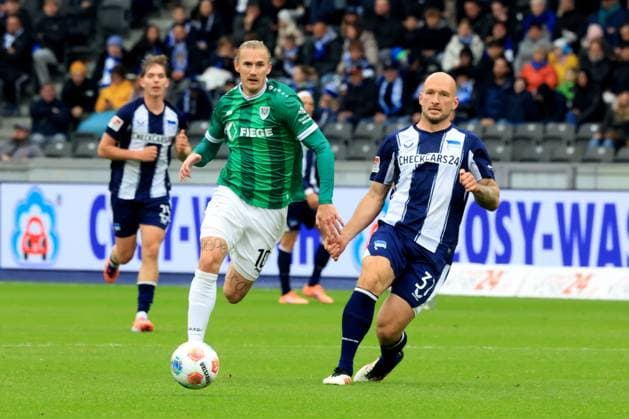 DEU, DFL, 2. FBL, Hertha BSC vs. Preussen Muenster, 04.10.2025, Berliner Olympiastadion, Berlin, DEU, DFL, 2. FBL, Hertha BSC vs. Preussen Muenster, im Bild Toni Leistner (Hertha BSC Berlin 37), p10 DFL - regulations prohibit any use of Photographs as image sequences and or quasi-video