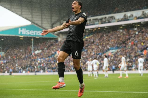Premier League Leeds United v Tottenham Hotspur Joao Palhinha of Tottenham Hotspur celebrates his side taking the lead during the Premier League match Leeds United vs Tottenham Hotspur at Elland Road, Leeds, United Kingdom, 4th October 2025 (Photo by Richard Bierton News Images) Leeds Elland Road West Yorkshire United Kingdom Copyright: xRichardxBierton NewsxImagesx