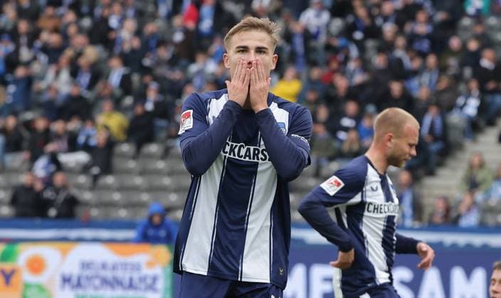 Marten Winkler enttäuscht nach vergebener Torchance Enttäuschung Fußball Fussball DFL 2.Bundesliga Herren 8. Spieltag Saison 2025 2026 04.10.2025 Hertha BSC Berlin vs. Preußen Münster DFL regulations prohibit any use of photographs as image sequences and or quasi-video