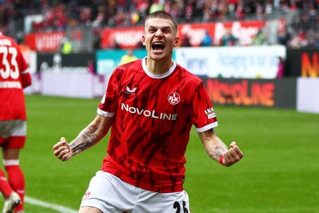 04.10.2025, xmohx, Fussball 2.Bundesliga, 1.FC Kaiserslautern - VfL Bochum v.l. Torjubel nach dem Tor zum celebrating the goal celebrate 3:1 durch Paul Joly (1. FC Kaiserslautern) (DFL DFB REGULATIONS PROHIBIT ANY USE OF PHOTOGRAPHS as IMAGE SEQUENCES and or QUASI-VIDEO) Kaiserslautern