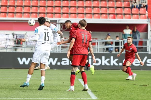 3. Liga; FC Ingolstadt 04 - SSV Ulm; Torchance verpasst Kopfball Marcel Costly (22, FCI) David Jonas (15 Ulm) Frederik Christensen (11, FCI) Yannick Deichmann (20, FCI) 3. Liga - FC Ingolstadt 04 Saison 2025 2026 SSV Ulm