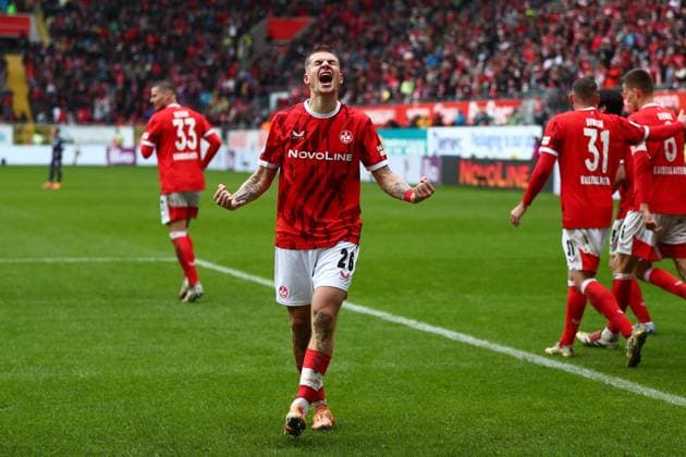 04.10.2025, xmohx, Fussball 2.Bundesliga, 1.FC Kaiserslautern - VfL Bochum v.l. Torjubel nach dem Tor zum celebrating the goal celebrate 3:1 durch Paul Joly (1. FC Kaiserslautern) (DFL DFB REGULATIONS PROHIBIT ANY USE OF PHOTOGRAPHS as IMAGE SEQUENCES and or QUASI-VIDEO) Kaiserslautern