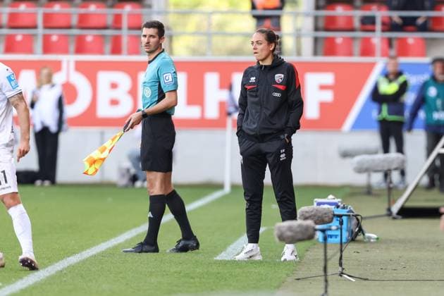 3. Liga; FC Ingolstadt 04 - SSV Ulm; an der Seitenlinie, Spielerbank Cheftrainerin Sabrina Wittmann (FCI) 3. Liga - FC Ingolstadt 04 Saison 2025 2026 SSV Ulm