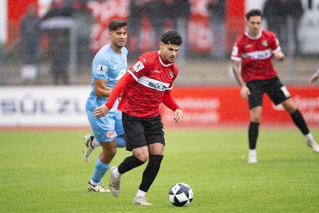 Halim Eroglu, (TSG Balingen, 34) am Ball, TSG Balingen vs. Kickers Offenbach, Fussball, Regionalliga Suedwest, 11. Spieltag, Saison 2025 2026, 04.10.2025, Eibner-Pressefoto Andreas Ulmer TSG Balingen vs. Kickers Offenbach, Fussball, Regionalliga Suedwest, 11. Spieltag, Saison 2025 2026, 04.10.2025, Balingen Copyright: xEibner-Pressefoto AndreasxUlmerx EP_AUR