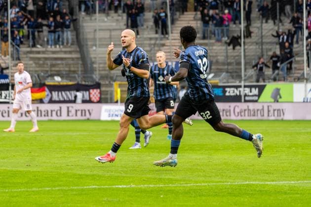 Jubel zum Tor zum 1:0 durch Felix Lohkemper (SV Waldhof Mannheim, 09), GER, SV Waldhof Mannheim vs. VfL Osnabrueck, Fussball, 3. Liga, 10. Spieltag, Saison 2025 2026, 04.10.2025, DFB REGULATIONS PROHIBIT ANY USE OF PHOTOGRAPHS AS IMAGE SEQUENCES AND OR QUASI-VIDEO, GER, SV Waldhof Mannheim vs. VfL Osnabrueck, Fussball, 3. Liga, 10. Spieltag, Saison 2025 2026, 04.10.2025 Mannheim Copyright: xEibner-Pressefoto Jan-NiclasxGrox EP_JGG