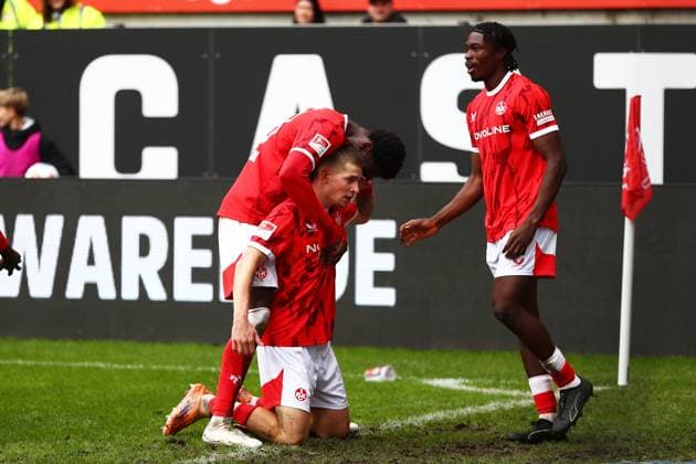04.10.2025, xmohx, Fussball 2.Bundesliga, 1.FC Kaiserslautern - VfL Bochum v.l. Torjubel nach dem Tor zum celebrating the goal celebrate 3:1 durch Paul Joly (1. FC Kaiserslautern) (DFL DFB REGULATIONS PROHIBIT ANY USE OF PHOTOGRAPHS as IMAGE SEQUENCES and or QUASI-VIDEO) Kaiserslautern