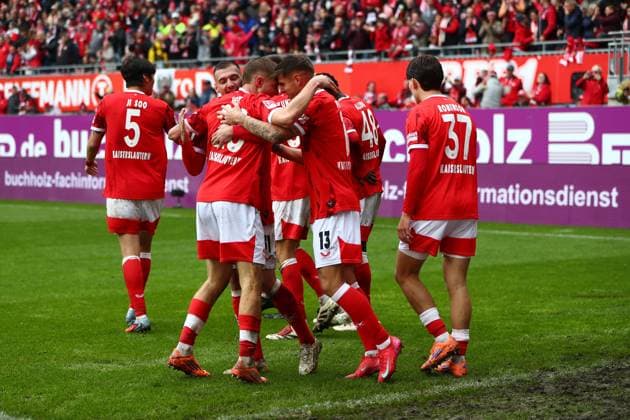 04.10.2025, xmohx, Fussball 2.Bundesliga, 1.FC Kaiserslautern - VfL Bochum v.l. Torjubel nach dem Tor zum celebrating the goal celebrate 3:1 durch Paul Joly (1. FC Kaiserslautern) (DFL DFB REGULATIONS PROHIBIT ANY USE OF PHOTOGRAPHS as IMAGE SEQUENCES and or QUASI-VIDEO) Kaiserslautern