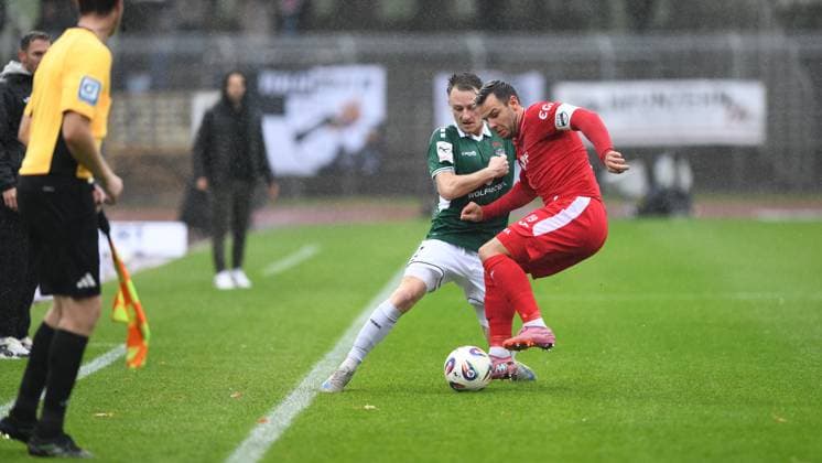-1.FC Schweinfurt 05 vs. SC Verl, Sachs-Stadion Football, 3. Liga -1.FC Schweinfurt 05 vs. SC Verl 4 Oct 2025 Sachs-Stadion , Schweinfurt, Germany Image: Joshua Endres (Schweinfurt), Niko Kijewski (SC Verl) DFL REGULATIONS PROHIBIT ANY USE OF PHOTOGRAPHS AS IMAGE SEQUENCES AND OR QUASI-VIDEO Schweinfurt Sachs-Stadion Bayern Germany Copyright: xPresseFotoxEvansx