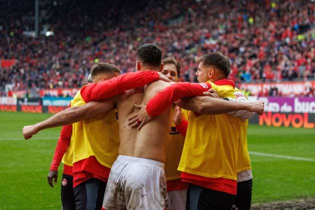 Ivan Prtajin (1.FC Kaiserslautern) bejubelt den Treffer zum 2:1 mit Tobias Raschl (1.FC Kaiserslautern), Florian Kleinhansl (1.FC Kaiserslautern), Erik Wekesser (1.FC Kaiserslautern), 1. FC Kaiserslautern vs VFL Bochum Fussball, 2. Bundesliga, 8.Spieltag, Saison 2025 2026, 04.10.2025 1. FC Kaiserslautern vs VFL Bochum Fussball, 2. Bundesliga, 8.Spieltag, Saison 2025 2026, 04.10.2025