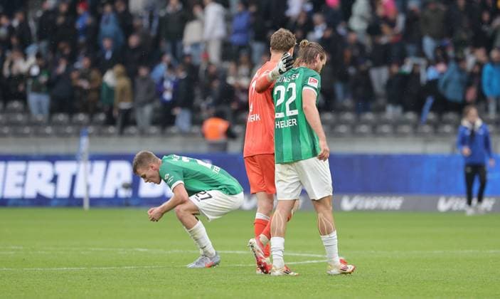 Jano ter Horst, Torwart Johannes Schenk, Jannis Heuer enttäuscht nach Spielende Enttäuschung Fußball Fussball DFL 2.Bundesliga Herren 8. Spieltag Saison 2025 2026 04.10.2025 Hertha BSC Berlin vs. Preußen Münster DFL regulations prohibit any use of photographs as image sequences and or quasi-video