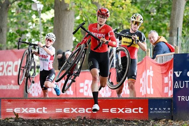 Dutch Aniek Van Alphen and Belgian Marion Norbert Riberolle pictured during the women s elite race of the Exact Cross, stage 1 (out of 7) in the Exact Cross cyclocross competition, in Meulebeke, on Saturday 04 October 2025. MAARTENxSTRAETEMANS  x136050788x