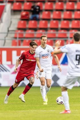 Fussball, Saison 2025 2026, 3. Liga, Audi-Sportpark Ingolstadt, 10. Spieltag, FC Ingolstadt - SSV Ulm 1846 Fußball, 04.10.2025 04.10.2025, Fussball, Saison 2025 2026, 3. Liga, Audi-Sportpark Ingolstadt, 10. Spieltag, FC Ingolstadt - SSV Ulm 1846 Fußball, v.l. 11 Frederik Christensen (FC Ingolstadt), 14 Dennis Dressel (SSV Ulm 1846 Fußball) Foto: Lucca Fundel Ingolstadt Audi-Sportpark Bayern Deutschland