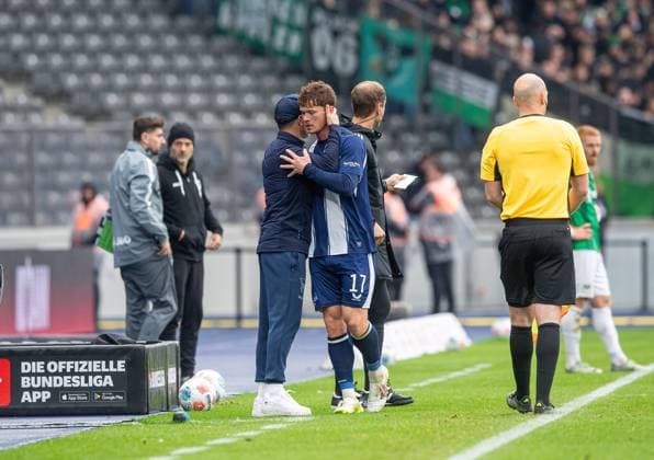 Fussball, Herren, Saison 2025 2026, 2. Bundesliga (8. Spieltag), Hertha BSC - SC Preußen Münster, v.l. Trainer Stefan Leitl (Hertha BSC), Sebastian Grönning (Hertha BSC), 04.10. 2025, Copyright: xSebastianxRäppold MatthiasxKochx