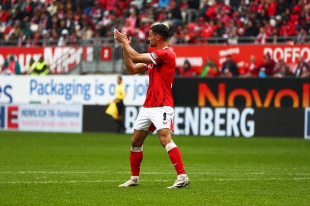 04.10.2025, xmohx, Fussball 2.Bundesliga, 1.FC Kaiserslautern - VfL Bochum v.l. Ivan Prtajin (1. FC Kaiserslautern) (DFL DFB REGULATIONS PROHIBIT ANY USE OF PHOTOGRAPHS as IMAGE SEQUENCES and or QUASI-VIDEO) Kaiserslautern