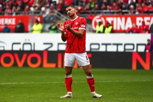 04.10.2025, xmohx, Fussball 2.Bundesliga, 1.FC Kaiserslautern - VfL Bochum v.l. Ivan Prtajin (1. FC Kaiserslautern) (DFL DFB REGULATIONS PROHIBIT ANY USE OF PHOTOGRAPHS as IMAGE SEQUENCES and or QUASI-VIDEO) Kaiserslautern