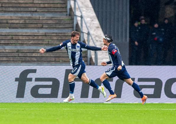Fussball, Herren, Saison 2025 2026, 2. Bundesliga (8. Spieltag), Hertha BSC - SC Preußen Münster, v.l. Sebastian Grönning (Hertha BSC), Fabian Reese (Hertha BSC), Jubel nach Tor zum 1:0, 04.10. 2025, Copyright: xSebastianxRäppold MatthiasxKochx