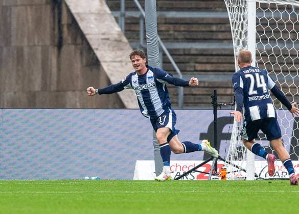 Fussball, Herren, Saison 2025 2026, 2. Bundesliga (8. Spieltag), Hertha BSC - SC Preußen Münster, v.l. Sebastian Grönning (Hertha BSC), Jon Dagur Thorsteinsson (Hertha BSC), Jubel nach Tor zum 1:0, 04.10. 2025, Copyright: xSebastianxRäppold MatthiasxKochx