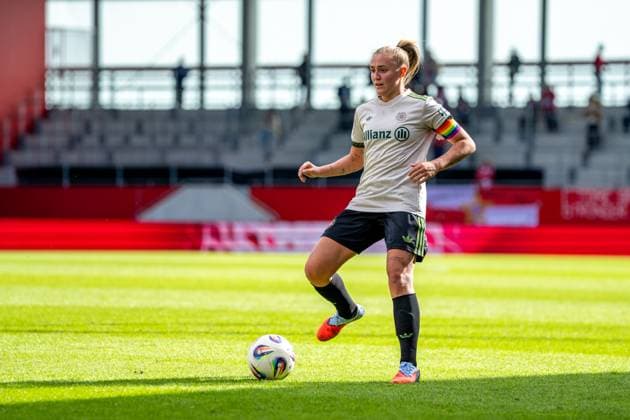 Georgia Stanway (31 FC Bayern) in Aktion beim Google Pixel Frauen Bundesligaspiel FC Bayern München - SV Werder Bremen am 04.10.2025. München FC Bayern Campus Bayern Deutschland