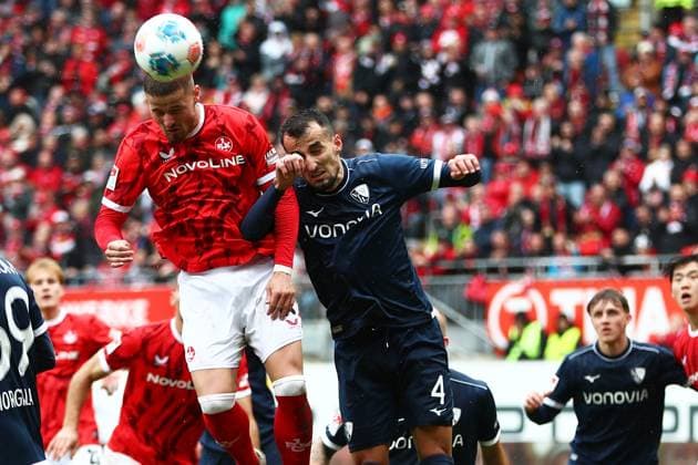 04.10.2025, xmohx, Fussball 2.Bundesliga, 1.FC Kaiserslautern - VfL Bochum v.l. Jan Elvedi (1. FC Kaiserslautern) Erhan Masovic (VfL Bochum) Zweikampf, Aktion, action, battle for the ball (DFL DFB REGULATIONS PROHIBIT ANY USE OF PHOTOGRAPHS as IMAGE SEQUENCES and or QUASI-VIDEO) Kaiserslautern