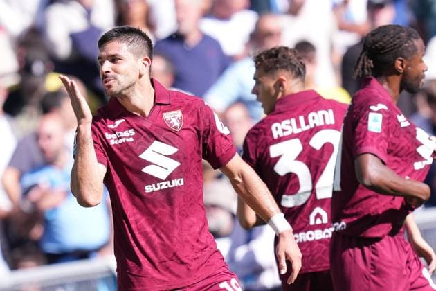 Torino™s Giovanni Simeone celebrates after scoring during the Serie A EniLive soccer match between Lazio and Torino at the Rome s Olympic stadium, Italy - Saturday October 4, 2025 - Soccer ( Photo by Alfredo Falcone LaPresse )  Copyright: xAlfredoxFalcone LaPressex
