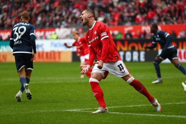 04.10.2025, xmohx, Fussball 2.Bundesliga, 1.FC Kaiserslautern - VfL Bochum v.l. Jan Elvedi (1. FC Kaiserslautern) (DFL DFB REGULATIONS PROHIBIT ANY USE OF PHOTOGRAPHS as IMAGE SEQUENCES and or QUASI-VIDEO) Kaiserslautern