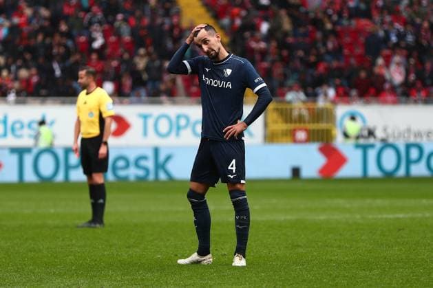 04.10.2025, xmohx, Fussball 2.Bundesliga, 1.FC Kaiserslautern - VfL Bochum v.l. Erhan Masovic (VfL Bochum) Enttäuscht, traurig, frustriert (DFL DFB REGULATIONS PROHIBIT ANY USE OF PHOTOGRAPHS as IMAGE SEQUENCES and or QUASI-VIDEO) Kaiserslautern