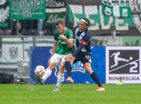 Fussball, Herren, Saison 2025 2026, 2. Bundesliga (8. Spieltag), Hertha BSC - SC Preußen Münster, v.l. Jano ter Horst (Münster), Fabian Reese (Hertha BSC), 04.10. 2025, Copyright: xSebastianxRäppold MatthiasxKochx