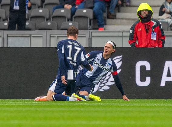 Fussball, Herren, Saison 2025 2026, 2. Bundesliga (8. Spieltag), Hertha BSC - SC Preußen Münster, v.l. Sebastian Grönning (Hertha BSC), Fabian Reese (Hertha BSC), 04.10. 2025, Copyright: xSebastianxRäppold MatthiasxKochx