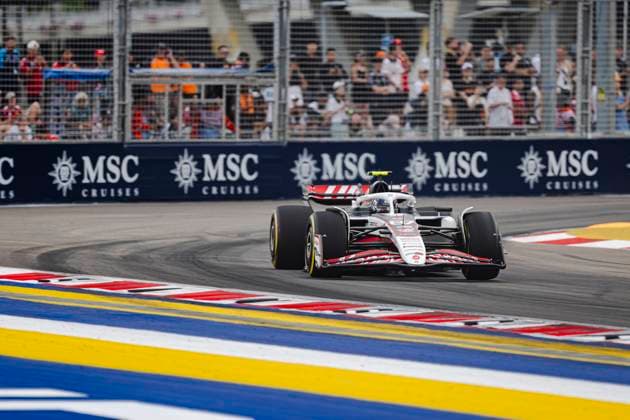 Formula 1 Singapore Grand Prix 2025 Oliver Bearman 87 (GBR) MoneyGram Haas VF-25 during the Formula 1 Singapore Airlines Singapore Grand Prix 2025 at the Marina Bay Street Circuit, Singapore on 4 October 2025 Credit: Jun Da Tan Every Second Media Editorial use only. All images are copyright Every Second Media Limited. No images may be reproduced without prior permission. Copyright: xIMAGO EveryxSecondxMediax ESM-1609-0050 JunxDaxTanx xEveryxSecondxMediax