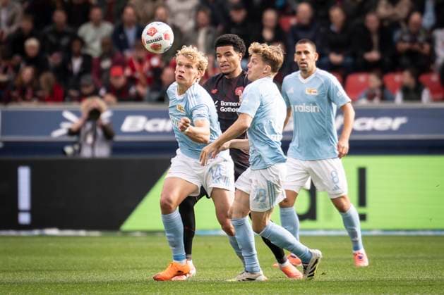 DFL: Bayer 04 Leverkusen - 1. FC Union Berlin, 04.10.2025 Leopold Querfeld (1. FC Union Berlin, 14), Malik Tillman (Bayer 04 Leverkusen, 10), Andras Schäfer (1. FC Union Berlin, 13), Rani Khedira (1. FC Union Berlin, 8); Bayer 04 Leverkusen - 1. FC Union Berlin an Spieltag 6 der 1. Fußball-Bundesliga am 04.10.2025 in der BayArena in Leverkusen. DIE DFL-VORSCHRIFTEN VERBIETEN JEDE VERWENDUNG VON FOTOS ALS BILDSEQUENZEN UND ODER QUASI-VIDEO. ; Bayer 04 Leverkusen - 1. FC Union Berlin on Matchday 6 of the 1. Bundesliga on 04.10.2025 at the BayArena in Leverkusen. DFL REGULATIONS PROHIBIT ANY USE OF PHOTOGRAPHS AS IMAGE SEQUENCES AND OR QUASI-VIDEO. Copyright: xBEAUTIFULxSPORTS AxelxKohringx