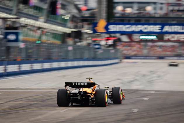 Formula 1 Singapore Grand Prix 2025 Lando Norris 4 (GBR) McLaren MCL39 during the Formula 1 Singapore Airlines Singapore Grand Prix 2025 at the Marina Bay Street Circuit, Singapore on 4 October 2025 Credit: Jun Da Tan Every Second Media Editorial use only. All images are copyright Every Second Media Limited. No images may be reproduced without prior permission. Copyright: xIMAGO EveryxSecondxMediax ESM-1609-0058 JunxDaxTanx xEveryxSecondxMediax
