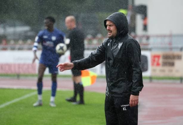 BAU 04.10.2025 Freiberg am Neckar Fußball SGV Freiberg vs. FC 08 Homburg, Trainer Kushtrim Lushtaku (Freiberg)
