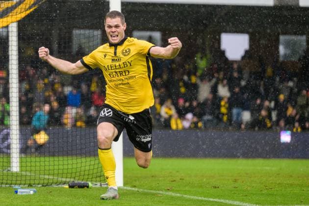 251004 Mjällbys Jacob Bergström jublar efter 1-0 under fotbollsmatchen i Allsvenskan mellan Mjällby och Elfsborg den 4 oktober 2025 i Hällevik. Copyright: MATHILDAxSCHULER BB251004MA048