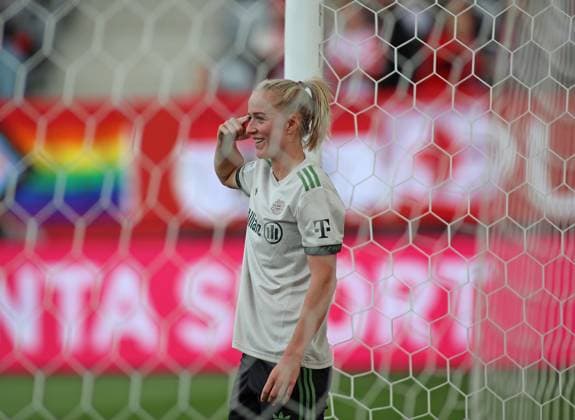 Fussball, Frauen, Google Pixel Frauen Bundesliga, 22.Spieltag, Saison 2025 2026, FC Bayern München - SV Werder Bremen, Campus 4:0 durch Lea Schüller Schueller (FC Bayern München), Tor, Torjubel, Geste