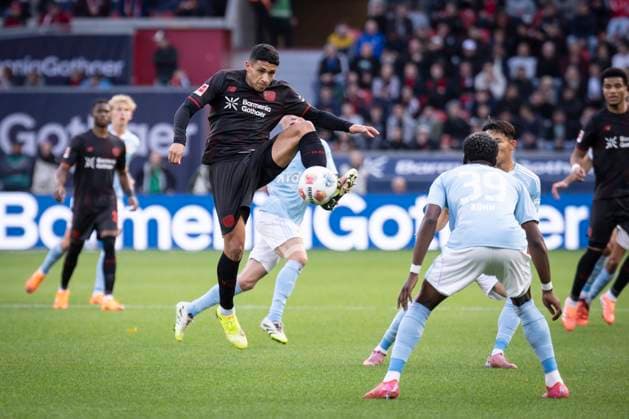 DFL: Bayer 04 Leverkusen - 1. FC Union Berlin, 04.10.2025 Ezequiel Fernandez (Bayer 04 Leverkusen, 6); Bayer 04 Leverkusen - 1. FC Union Berlin an Spieltag 6 der 1. Fußball-Bundesliga am 04.10.2025 in der BayArena in Leverkusen. DIE DFL-VORSCHRIFTEN VERBIETEN JEDE VERWENDUNG VON FOTOS ALS BILDSEQUENZEN UND ODER QUASI-VIDEO. ; Bayer 04 Leverkusen - 1. FC Union Berlin on Matchday 6 of the 1. Bundesliga on 04.10.2025 at the BayArena in Leverkusen. DFL REGULATIONS PROHIBIT ANY USE OF PHOTOGRAPHS AS IMAGE SEQUENCES AND OR QUASI-VIDEO. Copyright: xBEAUTIFULxSPORTS AxelxKohringx