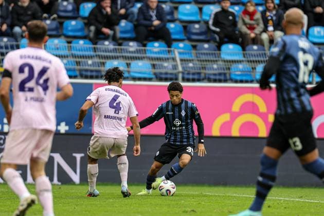Cardoso Mendes (SV Waldhof Mannheim, 35) am Ball beim SV Waldhof Mannheim - VfL Osnabrueck am 04.10.25 in Carl Benz Stadion, Mannheim xamx Foto: Alfio Marino