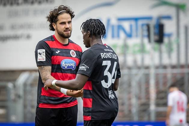 3. Liga: FC Viktoria Köln - TSV Havelse, 04.10.2025 Jubel zum 4:1 durch Lex-Tyger Lobinger (Viktoria Köln, 9) ; Köln, 4.10.2025, 10. Spieltag der 3. Fußball-Liga, FC Viktoria Köln - TSV Havelse im Sportpark Hoehenberg in Köln. Die DFL-Bestimmungen verbieten die Verwendung von Fotografien als Bildsequenzen und oder Quasi-Videos. Copyright: xBEAUTIFULxSPORTS LeahxKohringx
