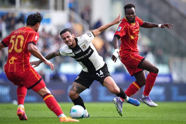 Parma s Emanuele Valeri fights for the ball with Lecce™s Lassana Coulibaly during the Serie A soccer match between Parma and Lecce at Ennio Tardini Stadium in Parma, North Italy, Saturday, October 4, 2025. Soccer  Copyright: xMassimoxPaolone LaPressex
