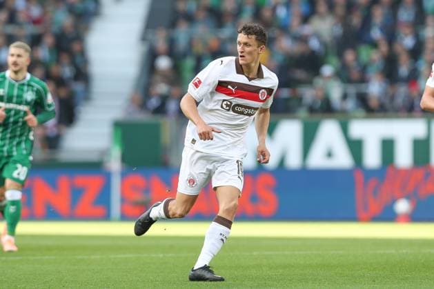 04.10.2025, xtgx, Fussball - 1.Bundesliga SV Werder Bremen - FC St.Pauli v.l. Martijn Kaars (St. Pauli, 19) (DFL DFB REGULATIONS PROHIBIT ANY USE OF PHOTOGRAPHS as IMAGE SEQUENCES and or QUASI-VIDEO) Bremen