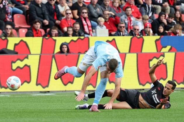 04.10.2025, xrekx, Fussball 1.Bundesliga, Bayer 04 Leverkusen - 1.FC Union Berlin v.l. Andrej Ilic (Union Berlin) Amine Adli (Bayer 04 Leverkusen) (DFL DFB REGULATIONS PROHIBIT ANY USE OF PHOTOGRAPHS as IMAGE SEQUENCES and or QUASI-VIDEO) Leverkusen