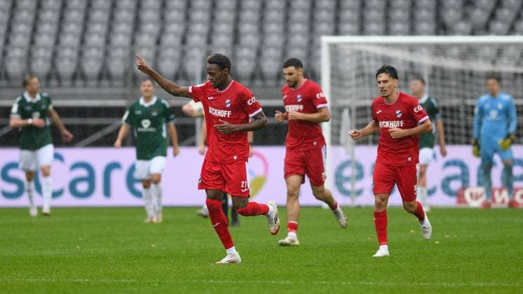 -1.FC Schweinfurt 05 vs. SC Verl, Sachs-Stadion Football, 3. Liga -1.FC Schweinfurt 05 vs. SC Verl 4 Oct 2025 Sachs-Stadion , Schweinfurt, Germany Image: Chilohem Chukwuma Onucha (SC Verl) celebrating his goal to the 1:1. DFL REGULATIONS PROHIBIT ANY USE OF PHOTOGRAPHS AS IMAGE SEQUENCES AND OR QUASI-VIDEO Schweinfurt Sachs-Stadion Bayern Germany Copyright: xPresseFotoxEvansx