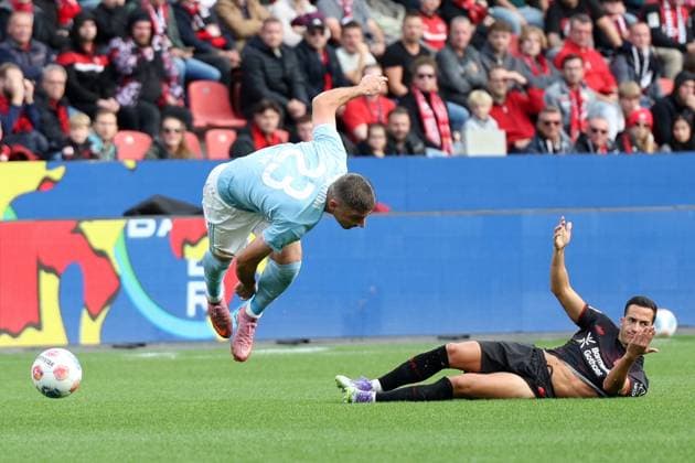 04.10.2025, xrekx, Fussball 1.Bundesliga, Bayer 04 Leverkusen - 1.FC Union Berlin v.l. . Andrej Ilic (Union Berlin) Amine Adli (Bayer 04 Leverkusen) (DFL DFB REGULATIONS PROHIBIT ANY USE OF PHOTOGRAPHS as IMAGE SEQUENCES and or QUASI-VIDEO) Leverkusen