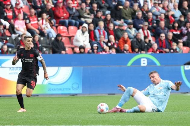 04.10.2025, xrekx, Fussball 1.Bundesliga, Bayer 04 Leverkusen - 1.FC Union Berlin v.l. Alejandro Grimaldo (Bayer 04 Leverkusen) Andrej Ilic (Union Berlin) (DFL DFB REGULATIONS PROHIBIT ANY USE OF PHOTOGRAPHS as IMAGE SEQUENCES and or QUASI-VIDEO) Leverkusen